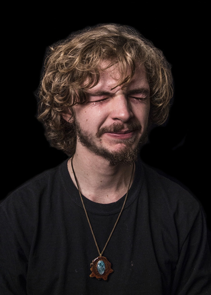 A photo project about crying men, destroying well-known stereotypes