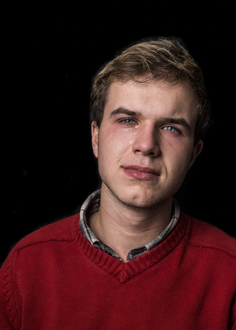 A photo project about crying men, destroying well-known stereotypes