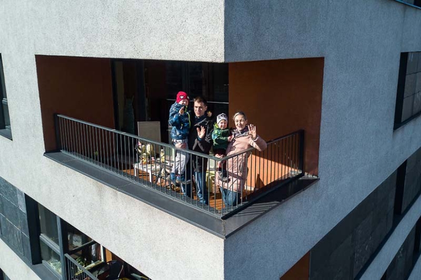 A photographer from Lithuania with the help of a drone spied what people are doing in quarantine