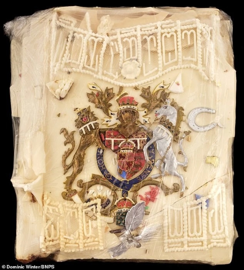 A piece of cake from the wedding of Princess Diana and Prince Charles has been sold at auction