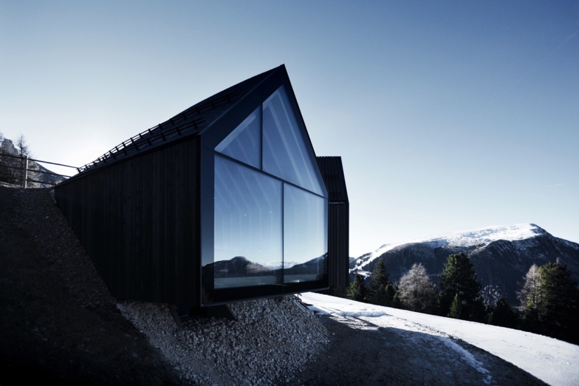 A Pleasant Lunch Break in the Unique View of the Italian Alps