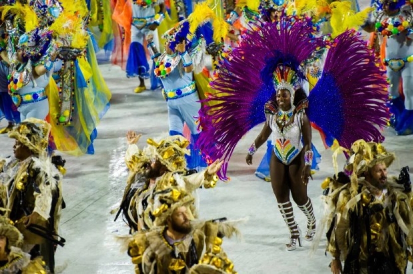 A riot of colors and emotions: the annual carnival has started in Rio de Janeiro