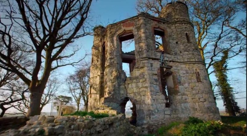 A small castle for a lot of money: a British couple sells a restored mansion for a million dollars