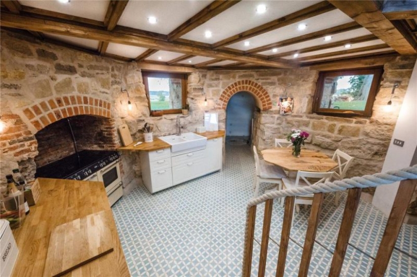 A small castle for a lot of money: a British couple sells a restored mansion for a million dollars
