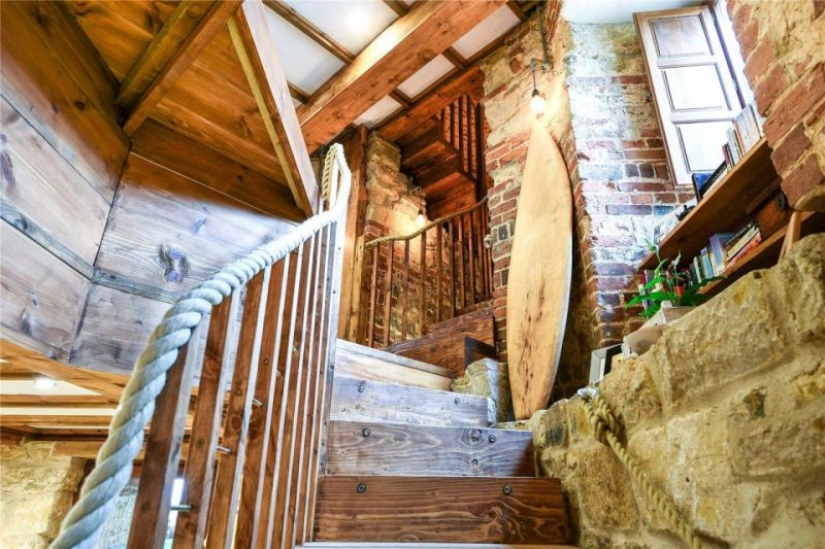A small castle for a lot of money: a British couple sells a restored mansion for a million dollars