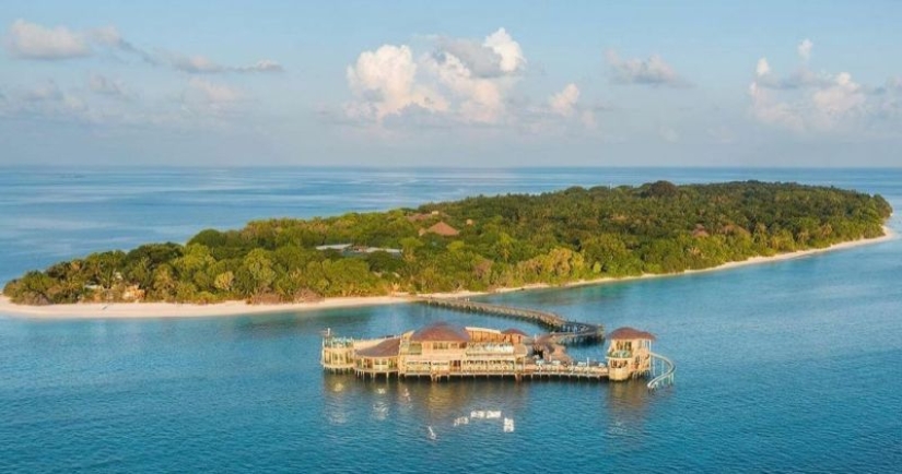 A store in the Maldives has opened a dream job with a ridiculous salary