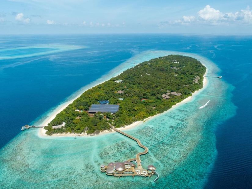 A store in the Maldives has opened a dream job with a ridiculous salary