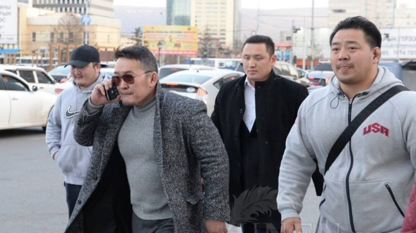 A super hero, not a politician: why the president of Mongolia is the "coolest" A super hero, not a politician: why the president of Mongolia is the "coolest"