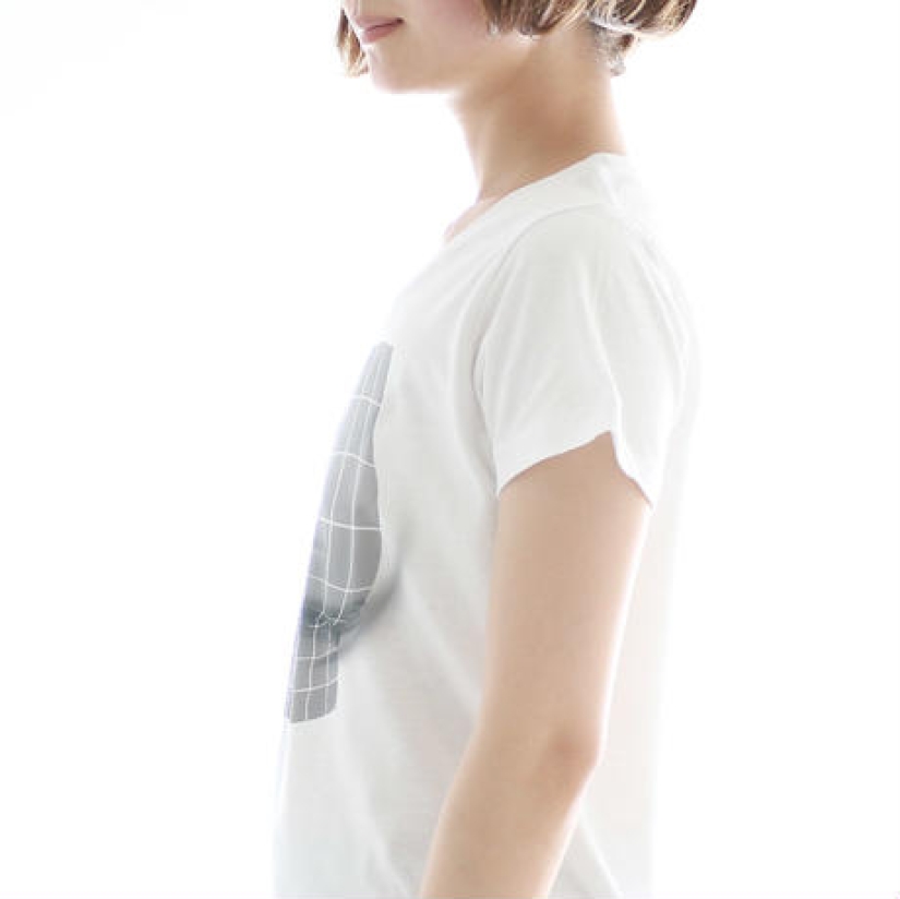 A T-shirt with an optical illusion creates breasts out of nothing