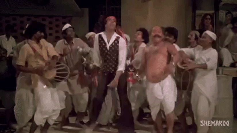 A thousand dancing Indians ruined a cruise for vacationers