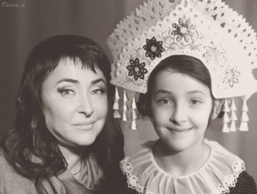 "A través del tiempo": 30 celebridades rusas posando con versiones jóvenes de sí mismas "A través del tiempo": 30 celebridades rusas posando con versiones jóvenes de sí mismas