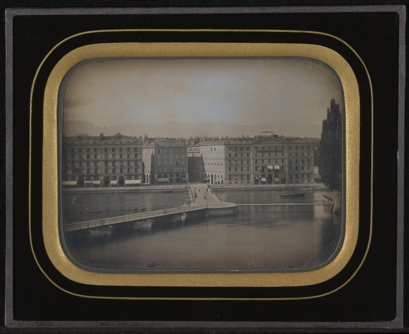 A window into the past: 30 first photographs taken in 1839 by John Herschel A window into the past: 30 first photographs taken in 1839 by John Herschel