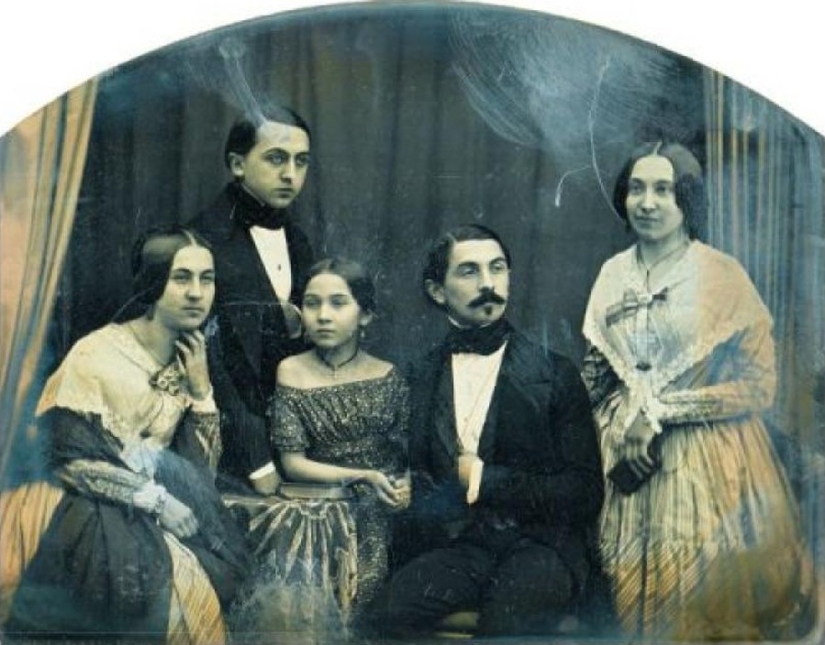 A window into the past: 30 first photographs taken in 1839 by John Herschel A window into the past: 30 first photographs taken in 1839 by John Herschel