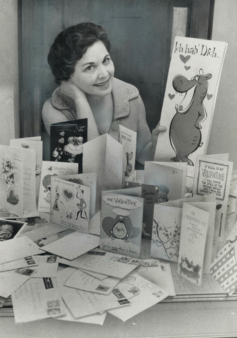 A wonderful story for Valentine's Day: for 60 years, a woman received postcards from a secret admirer every year