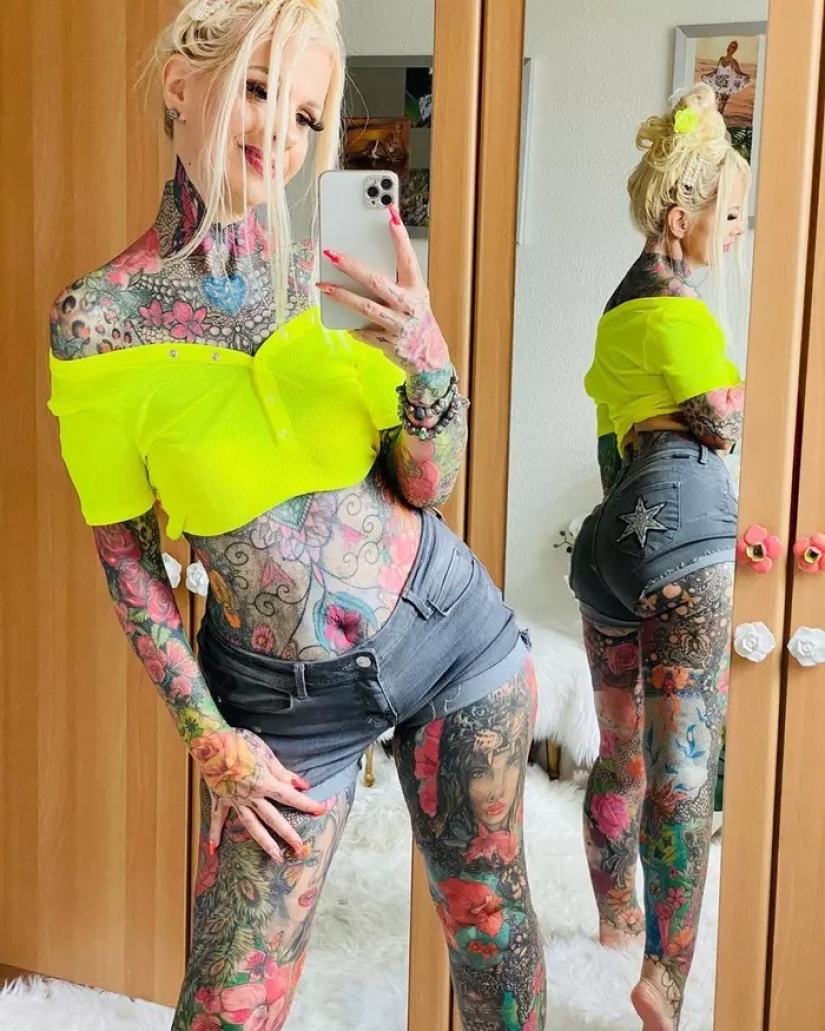 Abuelita caliente en tatuajes admira fotos sinceras