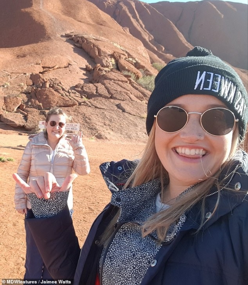 Adiós, tetas! Las chicas organizaron una fiesta para una amiga a la que le extirparon los senos debido a la amenaza de cáncer Adiós, tetas! Las chicas organizaron una fiesta para una amiga a la que le extirparon los senos debido a la amenaza de cáncer