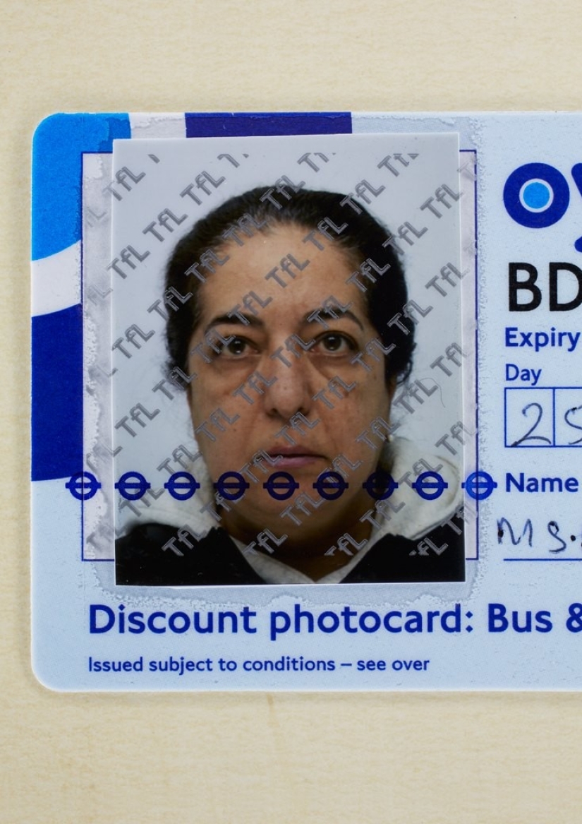 Afsaneh: La vida de una mujer en fotos de pasaporte