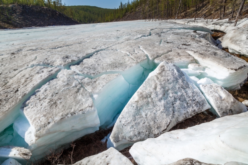 After seeing this, you will want to go to Yakutia: a walk on the ice in the hot summer After seeing this, you will want to go to Yakutia: a walk on the ice in the hot summer