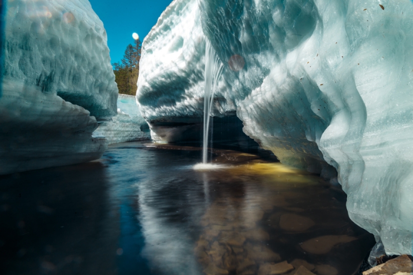 After seeing this, you will want to go to Yakutia: a walk on the ice in the hot summer After seeing this, you will want to go to Yakutia: a walk on the ice in the hot summer
