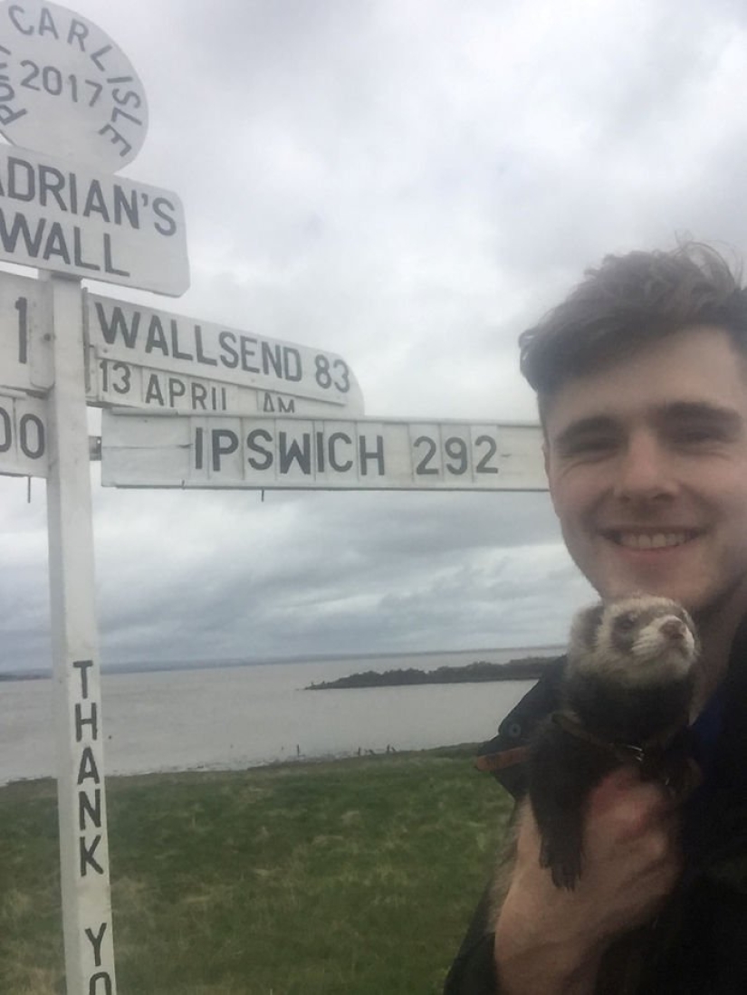 After the tragic death of loved ones, the guy sold everything to travel the world with a ferret