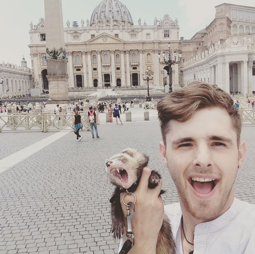After the tragic death of loved ones, the guy sold everything to travel the world with a ferret