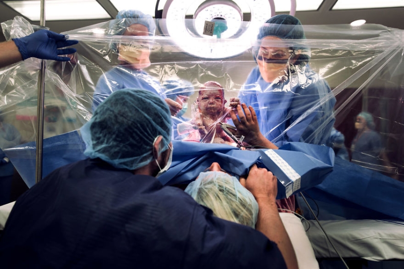 Agonía y éxtasis: 20 impresionantes tomas del concurso de fotografía sobre el nacimiento de un niño El nacimiento se convierte en ella 2018