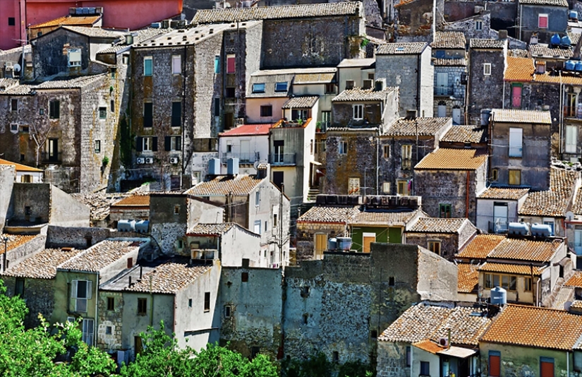 Ahora mismo en Sicilia puedes comprar una de las 100 casas por solo 1 euro