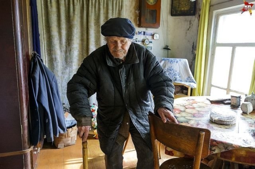 "Ahorré para la casa, pero la necesitan más": un solitario profesor de historia de 85 años dio un millón de rublos a los huérfanos