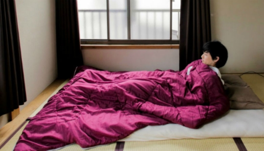 Al menos la pelota está rodando: apartamentos dolorosamente vacíos de minimalistas japoneses Al menos la pelota está rodando: apartamentos dolorosamente vacíos de minimalistas japoneses