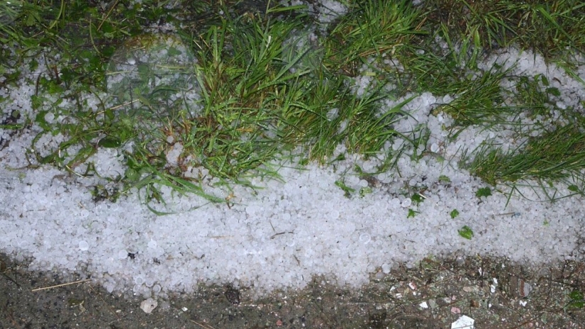 Albóndigas de hielo en Snezhinsk: granizo del tamaño de un puño y un huevo cayó en los Urales