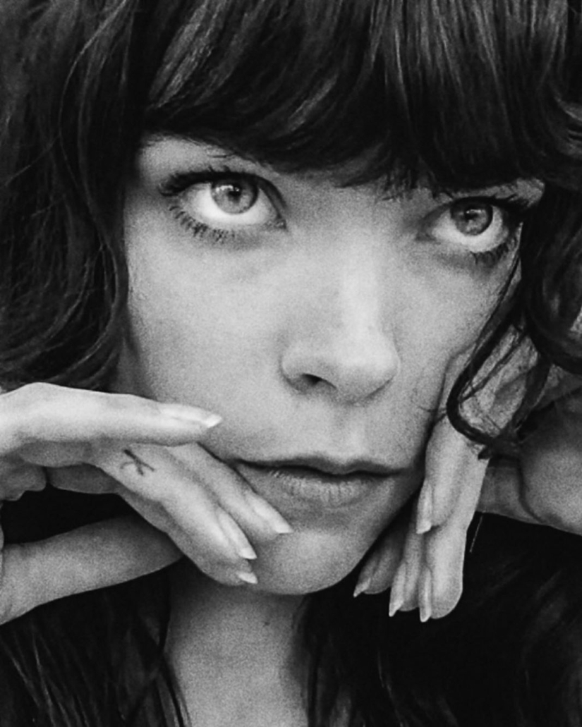 Alessio Albi's remote photoshoot on webcam during quarantine