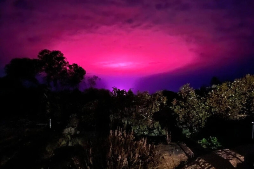 Aliens or chemistry? Why a bright pink "portal" appeared over Australia