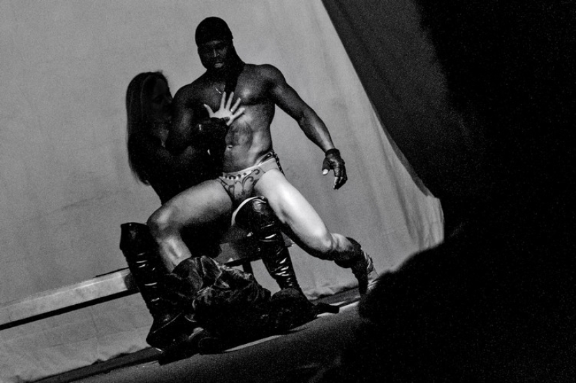 "All cats are grey": Night Berlin in the lens of Christian Reister