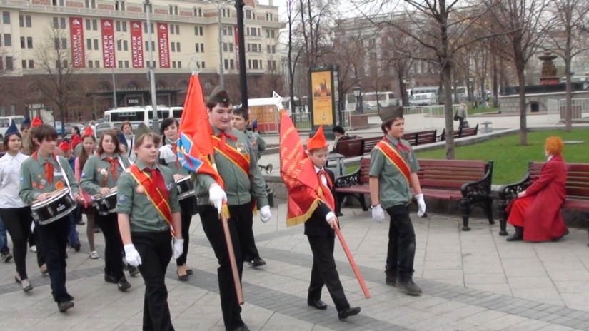 "Always forward, never back": today is the 99th anniversary of the pioneer organization "Always forward, never back": today is the 99th anniversary of the pioneer organization