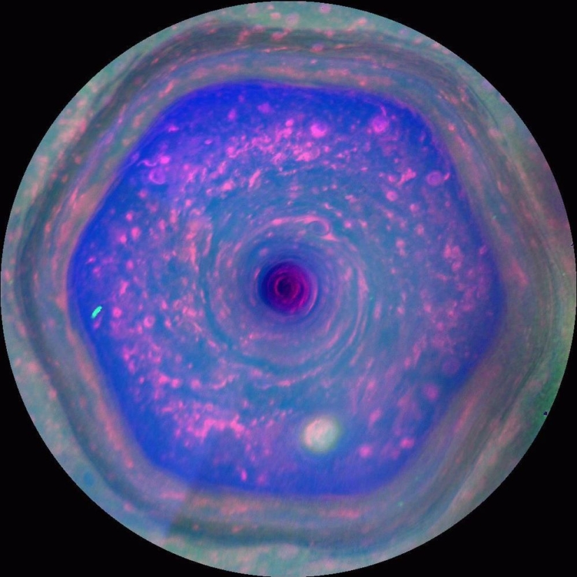 Amazing Epic Photos of Saturn