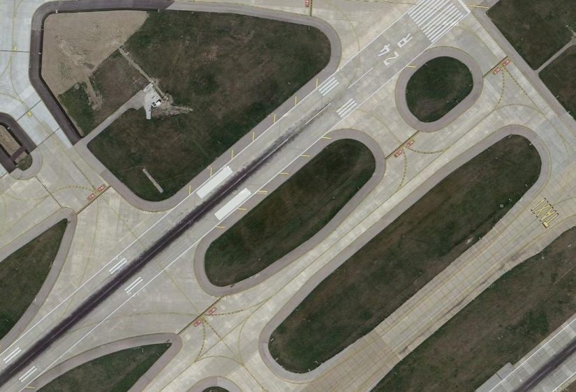 Amazing geometry of runways Amazing geometry of runways