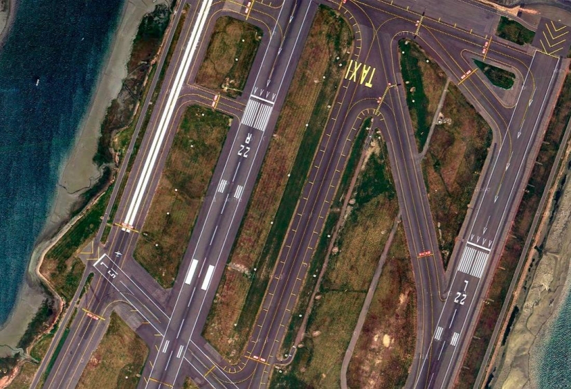 Amazing geometry of runways Amazing geometry of runways