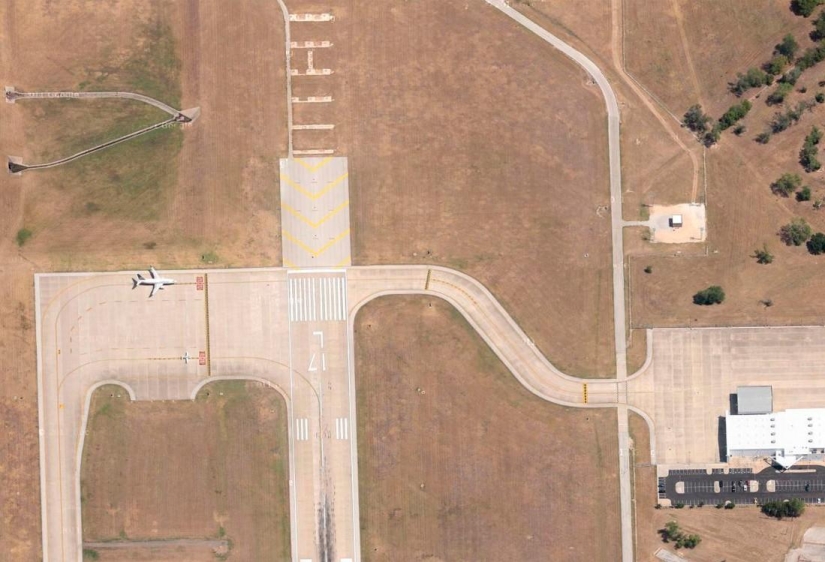 Amazing geometry of runways Amazing geometry of runways