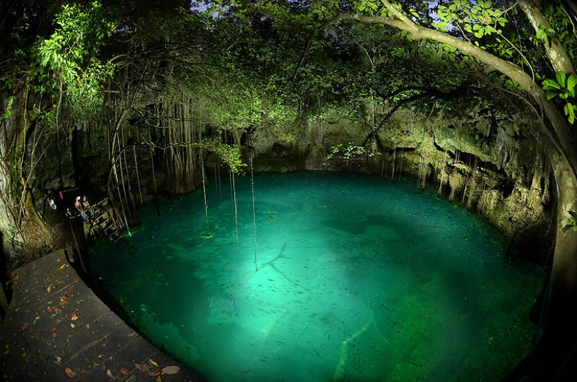 Amazing underwater caves Amazing underwater caves