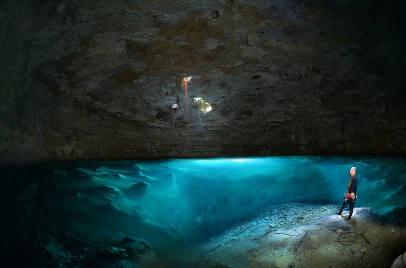 Amazing underwater caves Amazing underwater caves
