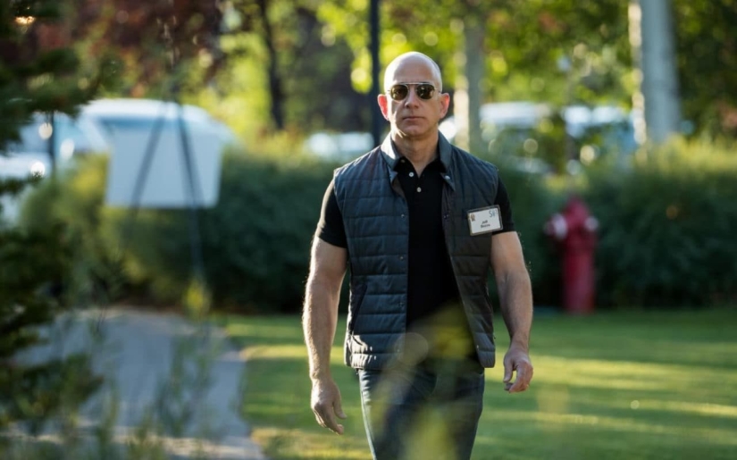 Amazon CEO Jeff Bezos has become the richest man in history Amazon CEO Jeff Bezos has become the richest man in history