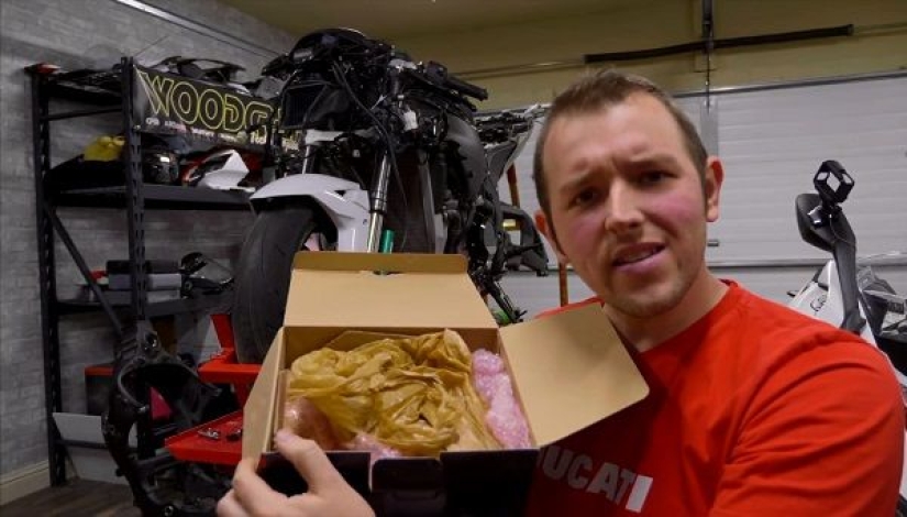 Amazon envió piedras al blogger en lugar de una cámara por $ 6,000, y luego las reemplazó con ladrillos Amazon envió piedras al blogger en lugar de una cámara por $ 6,000, y luego las reemplazó con ladrillos