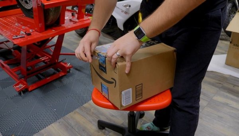 Amazon envió piedras al blogger en lugar de una cámara por $ 6,000, y luego las reemplazó con ladrillos Amazon envió piedras al blogger en lugar de una cámara por $ 6,000, y luego las reemplazó con ladrillos