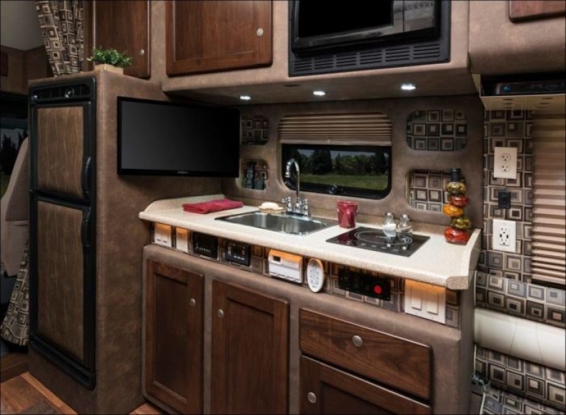 American truckers equip their trucks no worse than luxury apartments