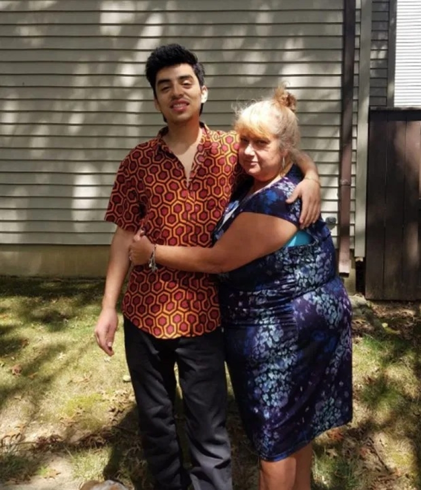 Amor sin prejuicios: una mujer tiene una aventura con un chico 35 años más joven que ella Amor sin prejuicios: una mujer tiene una aventura con un chico 35 años más joven que ella