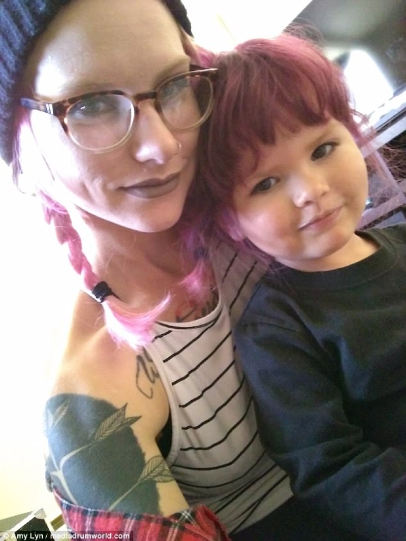 An alternative mother allows her 2-year-old daughter to dye her hair and wear makeup