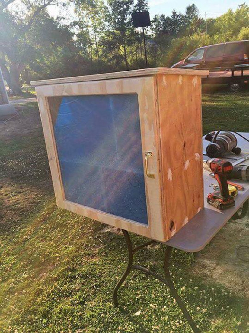 An American woman came up with small free storerooms to help those in need