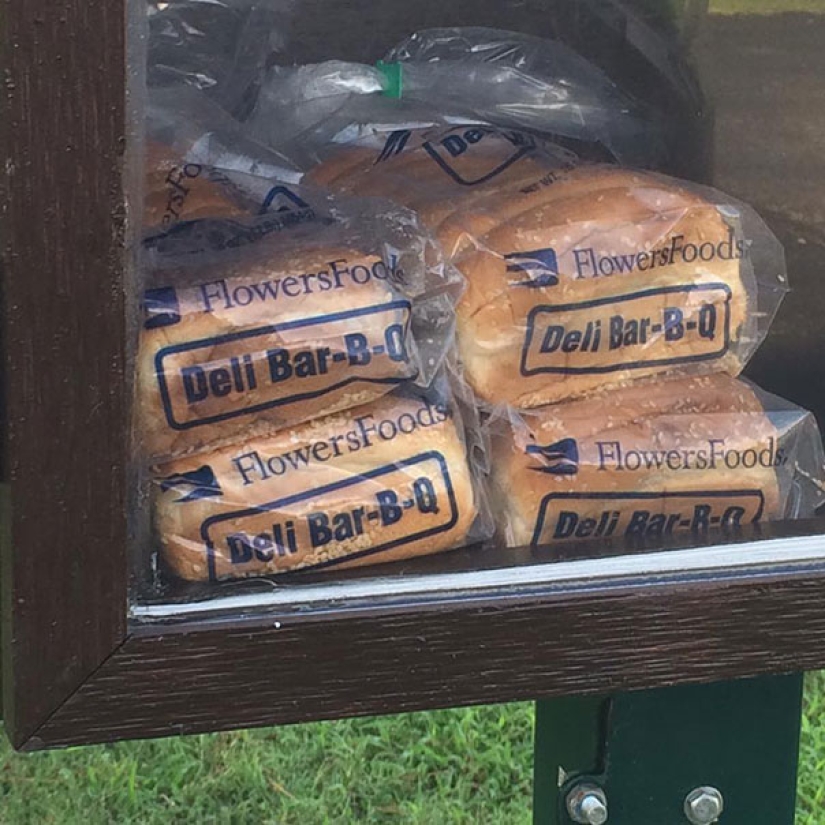 An American woman came up with small free storerooms to help those in need