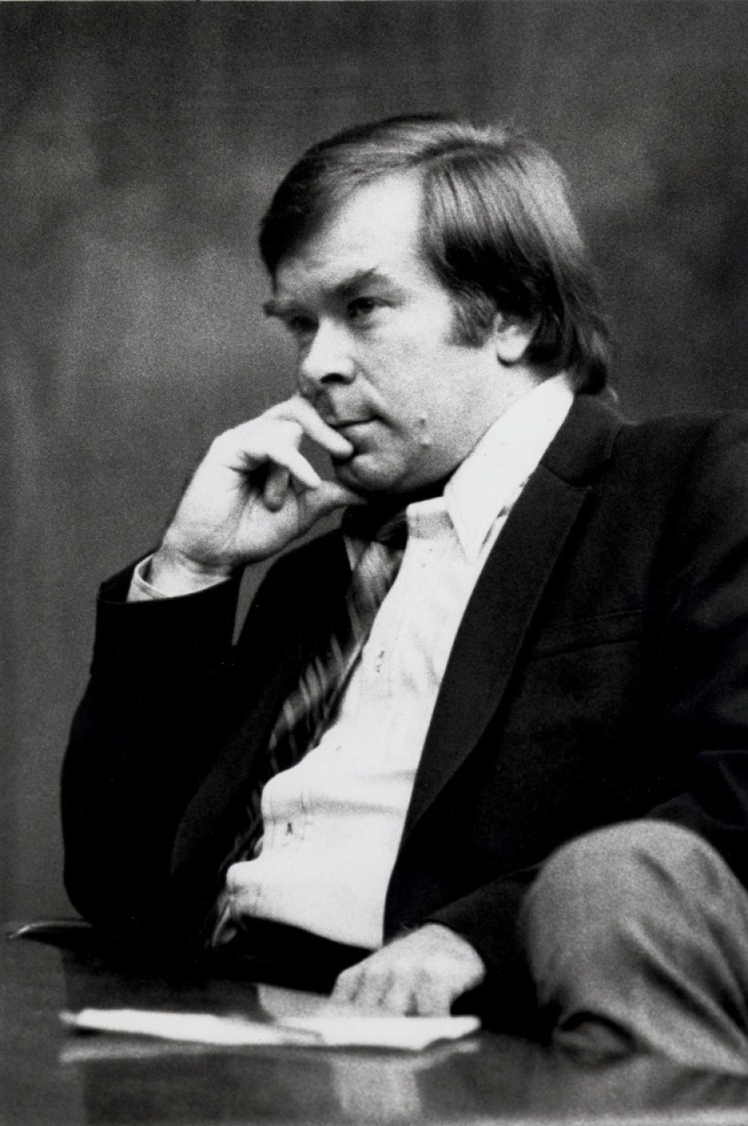 An American woman befriended her mother's killer to find out the truth about her death An American woman befriended her mother's killer to find out the truth about her death