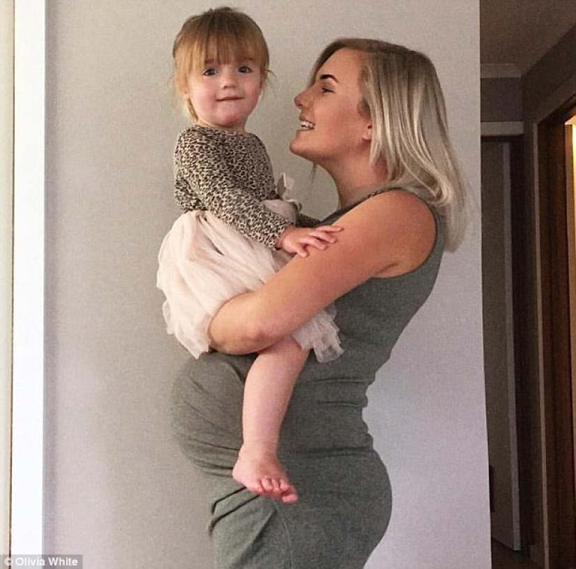 An Australian woman undressed, speaking out against the fashion for a quick recovery of the figure after childbirth An Australian woman undressed, speaking out against the fashion for a quick recovery of the figure after childbirth